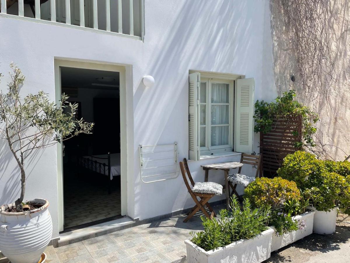 Areti'S Milos Guesthouses Adamantas  Ngoại thất bức ảnh