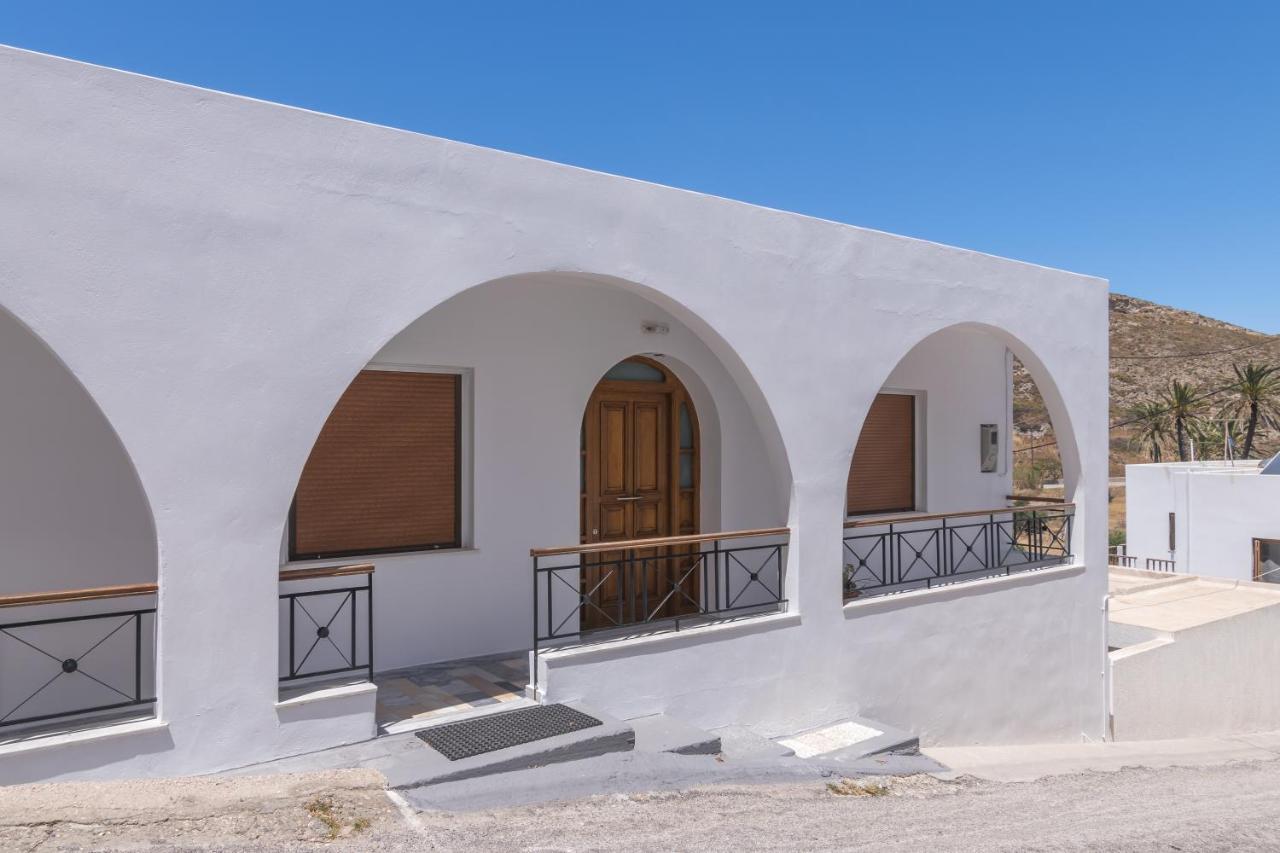 Areti'S Milos Guesthouses Adamantas  Ngoại thất bức ảnh