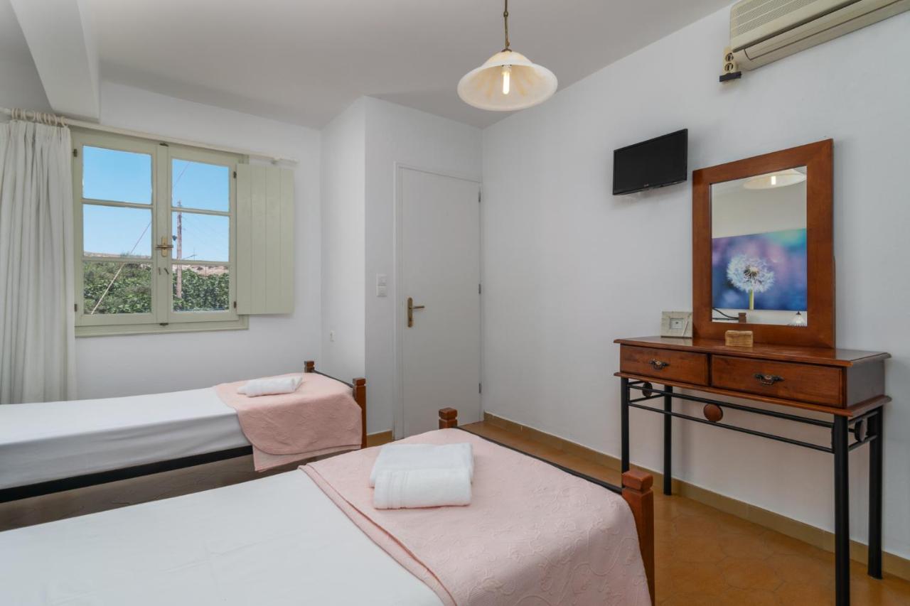 Areti'S Milos Guesthouses Adamantas  Ngoại thất bức ảnh
