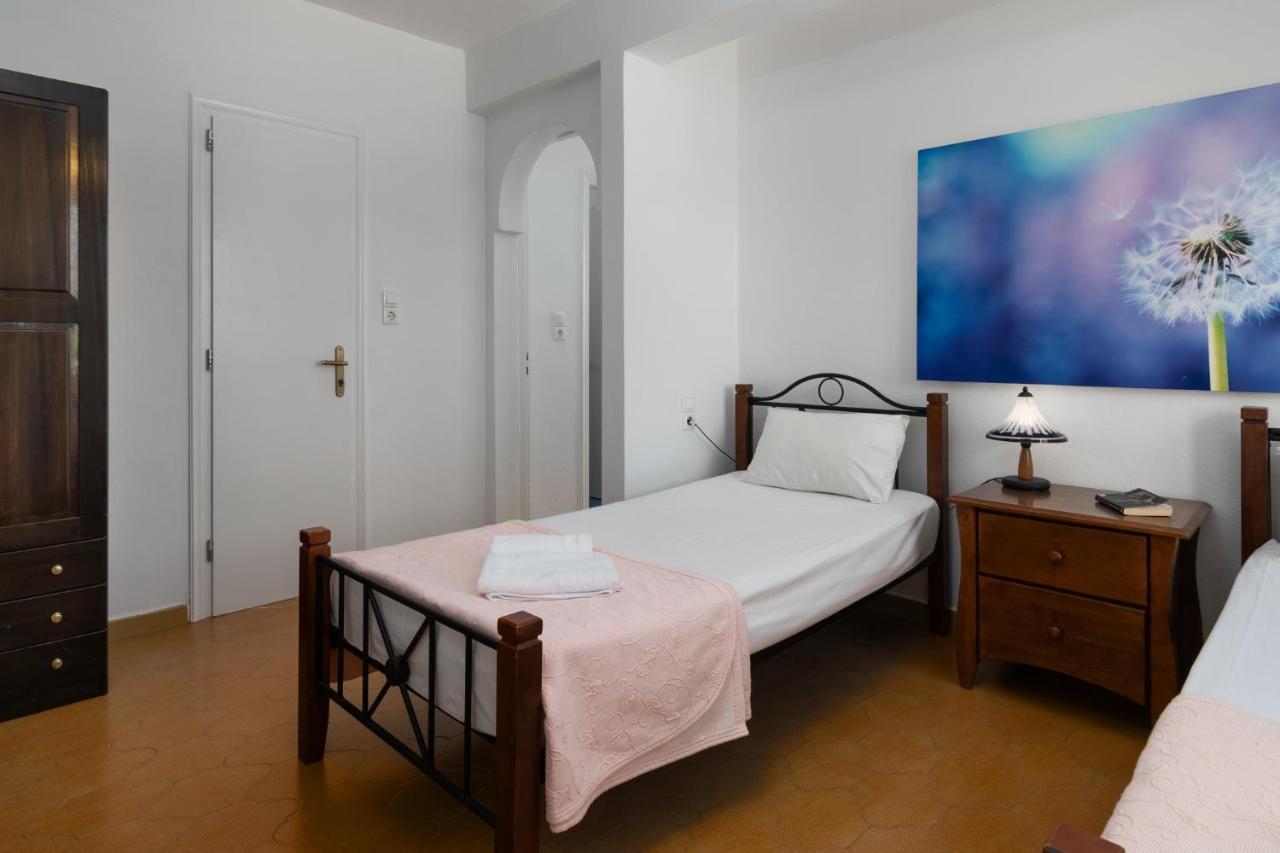 Areti'S Milos Guesthouses Adamantas  Ngoại thất bức ảnh