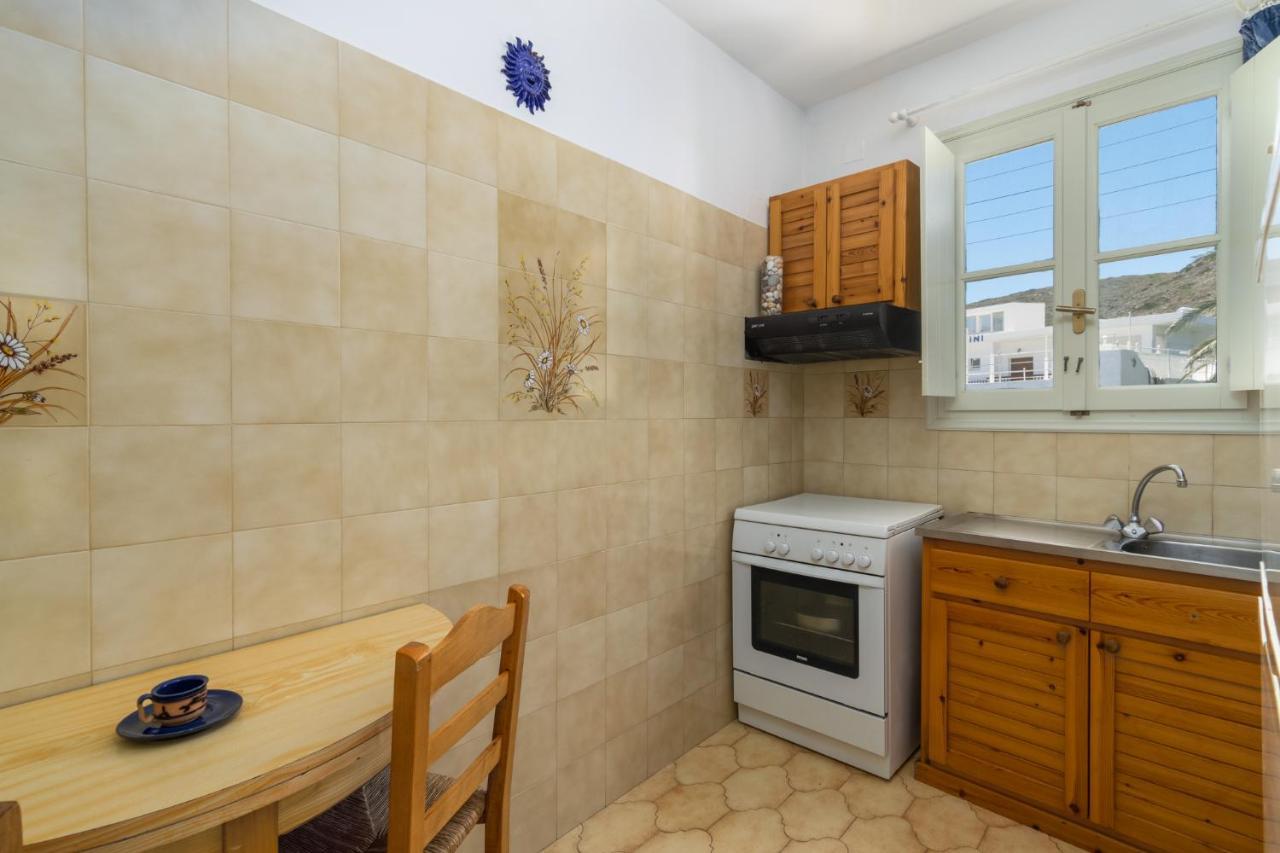 Areti'S Milos Guesthouses Adamantas  Ngoại thất bức ảnh