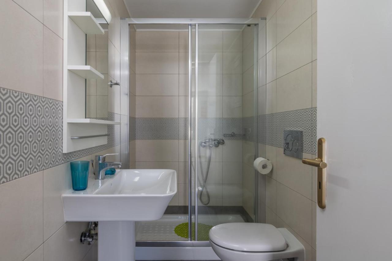 Areti'S Milos Guesthouses Adamantas  Ngoại thất bức ảnh