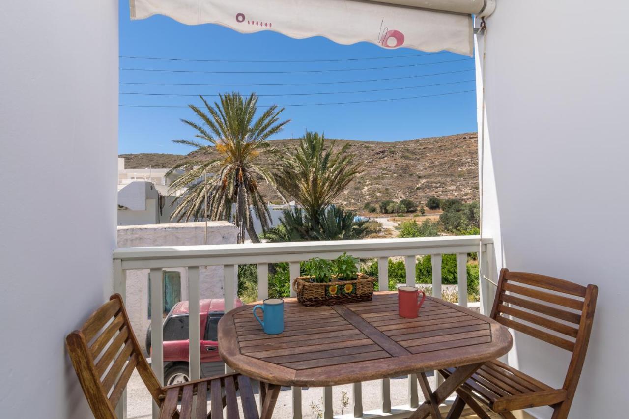 Areti'S Milos Guesthouses Adamantas  Ngoại thất bức ảnh