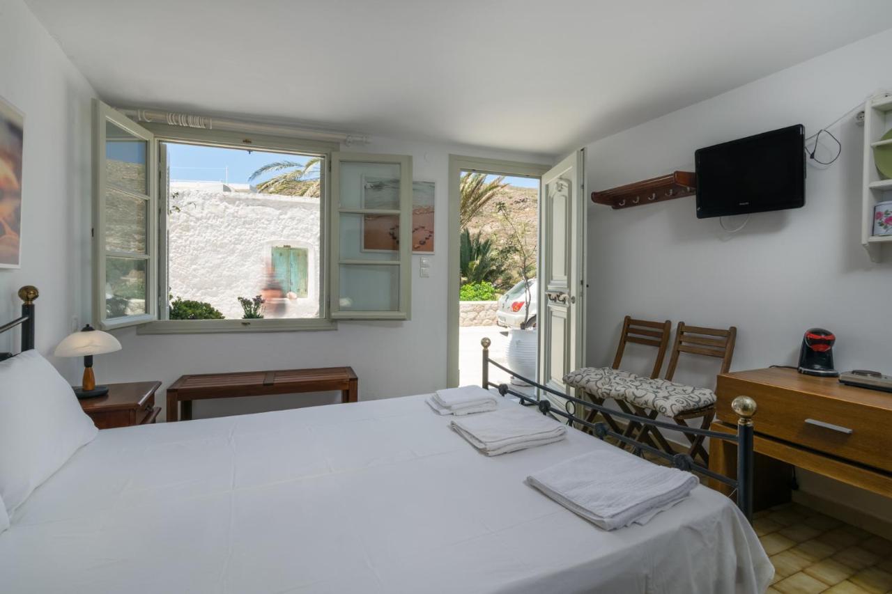 Areti'S Milos Guesthouses Adamantas  Ngoại thất bức ảnh