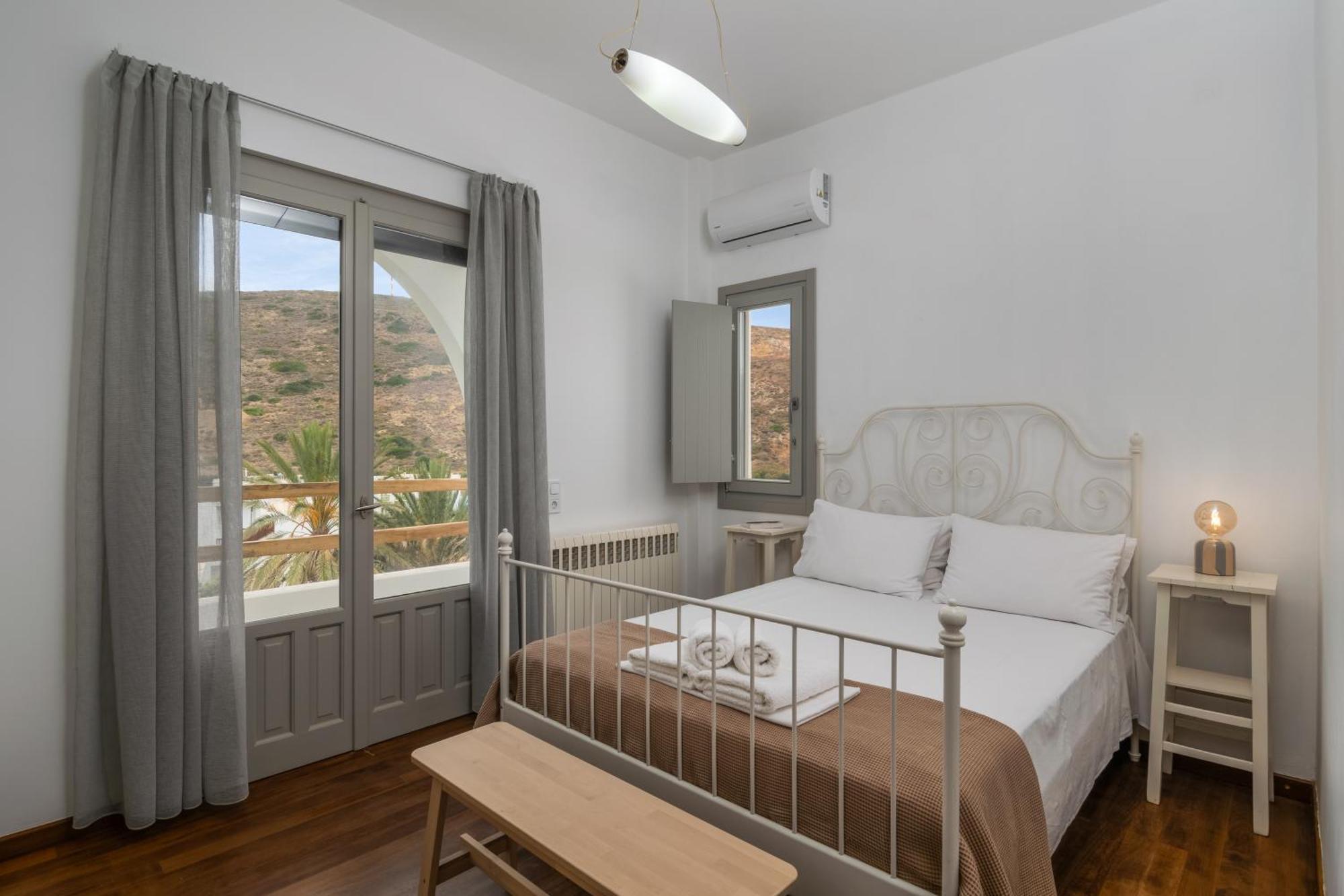 Areti'S Milos Guesthouses Adamantas  Ngoại thất bức ảnh